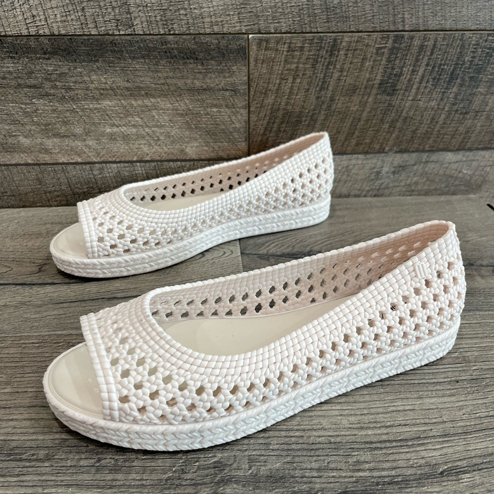Elegant Cream Peep-Toe Woven Flats - Picture 3 of 7